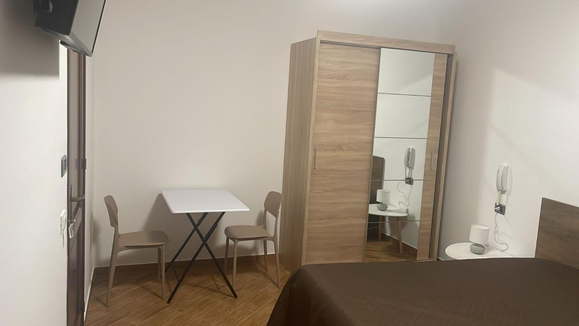 Sofia Rooms カステッランマーレ・デル・ゴルフォ エクステリア 写真
