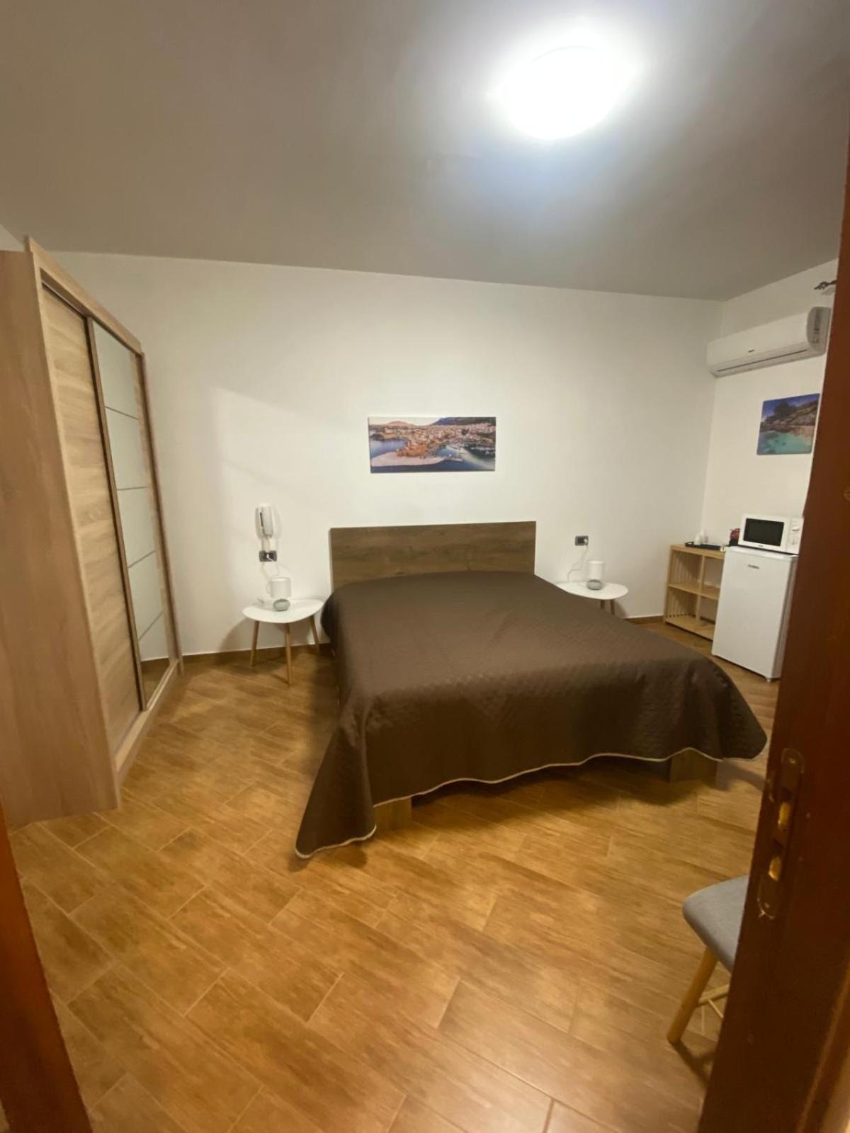 Sofia Rooms カステッランマーレ・デル・ゴルフォ エクステリア 写真